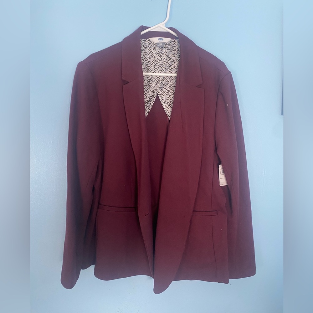NWT XXL Old Navy Maroon Blazer. Nonsmoking and no animals home.